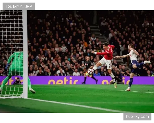 40岁C罗凌空破门难救主 连续24赛季进球纪录延续